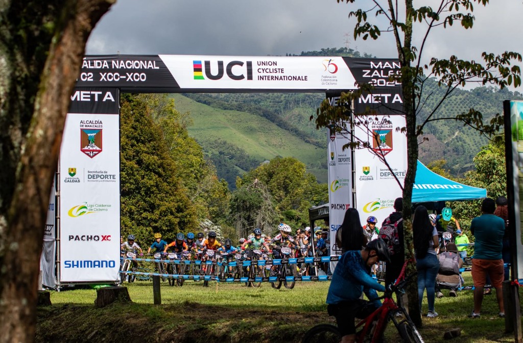 Meta UCI Manizales con marca PACHOXC