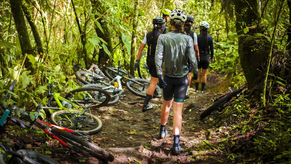 Bicicletas sobre el barro del trail